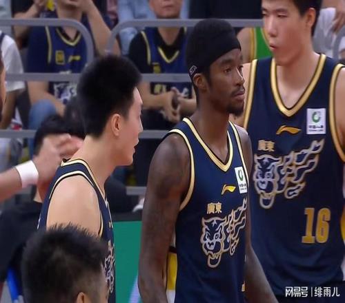 勒布伦右手,小指骨折,钢钉植入助,亚博体育,亚博体育官网,亚博体育app,亚博体育下载