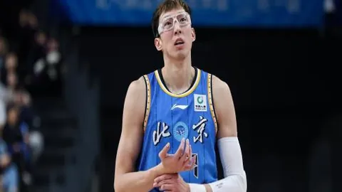 意甲：菲奥伦蒂那2比0战胜科莫